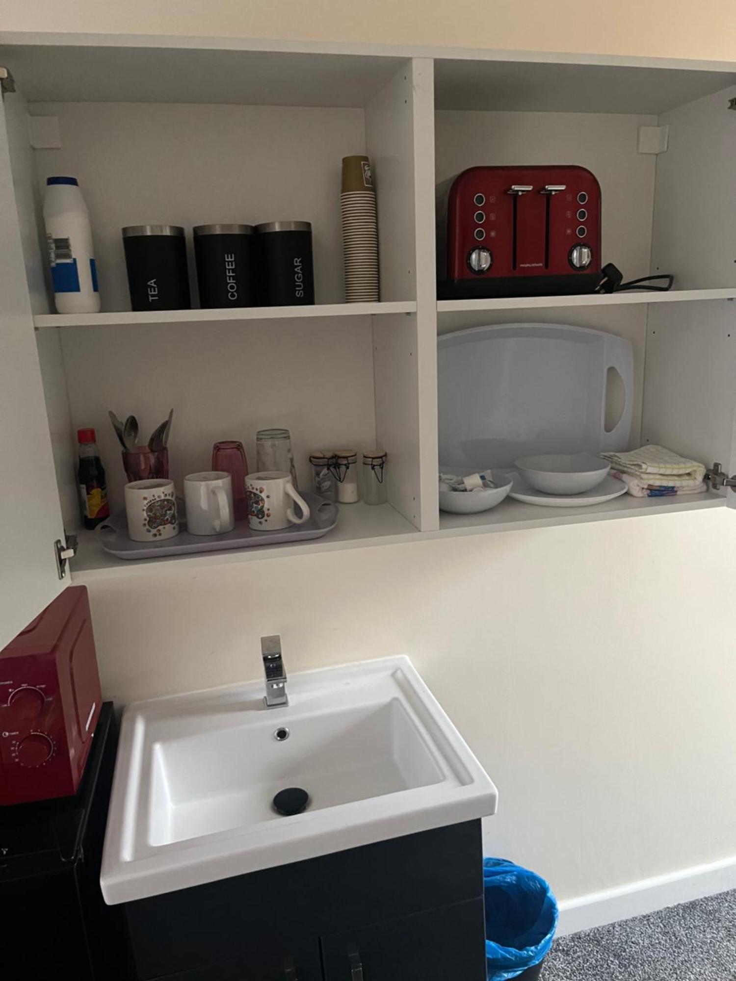 Self Contained Room, En-Suite With Separate Lockable Front Door, Located In An Exclusive Area Wednesbury Exterior photo